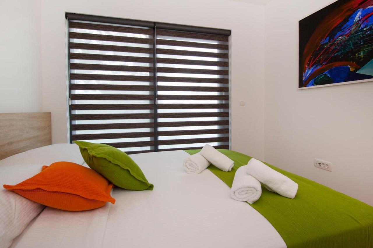 Apartments By The Sea Makarska - 19145 Exterior photo